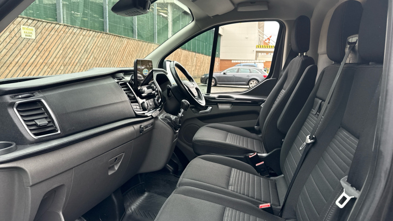 Ford Transit Custom 300 L2 Diesel Fwd 2.0 EcoBlue 130ps Low Roof Limited Van